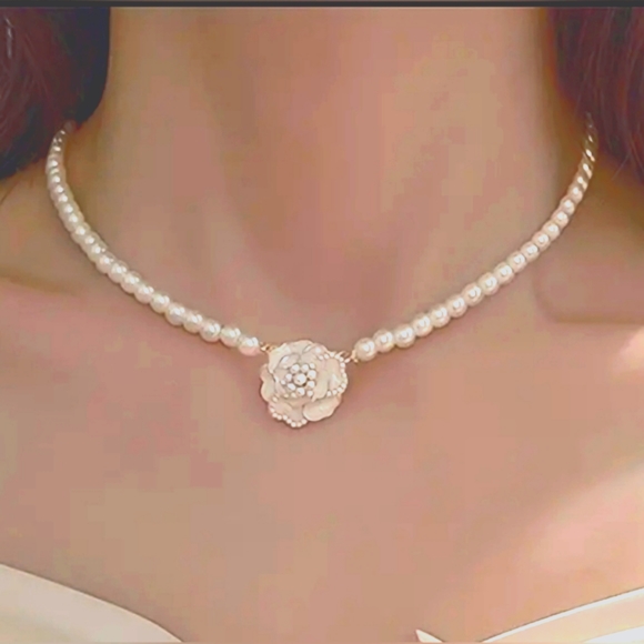 Women's pearl necklace - Picture 3 of 6